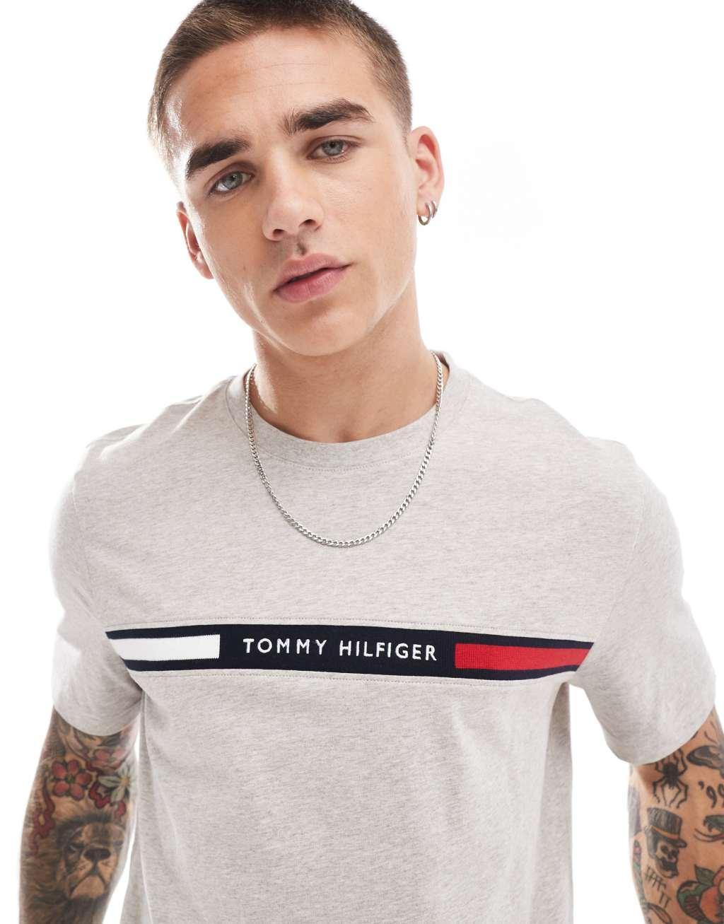 Tommy Hilfiger linear flag T-shirt in gray Product Image