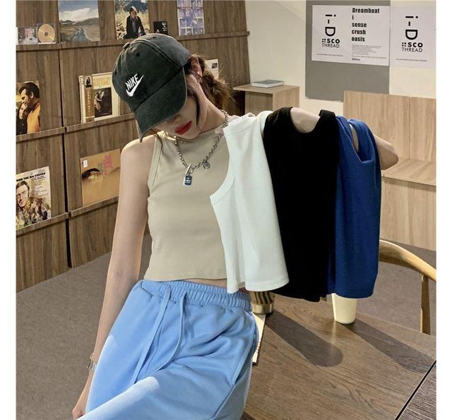 Round Neck Plain Crop Tank Top Product Image