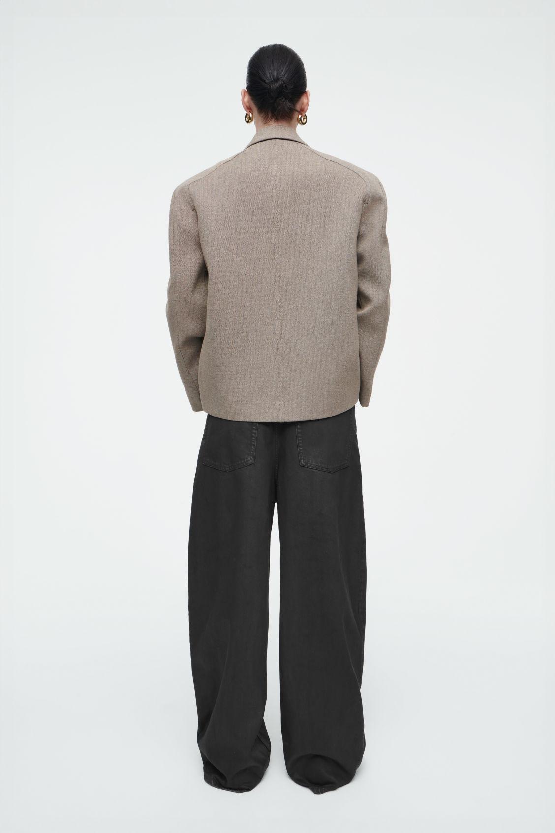 OVERSIZED EXAGGERATED-SHOULDER BLAZER Product Image