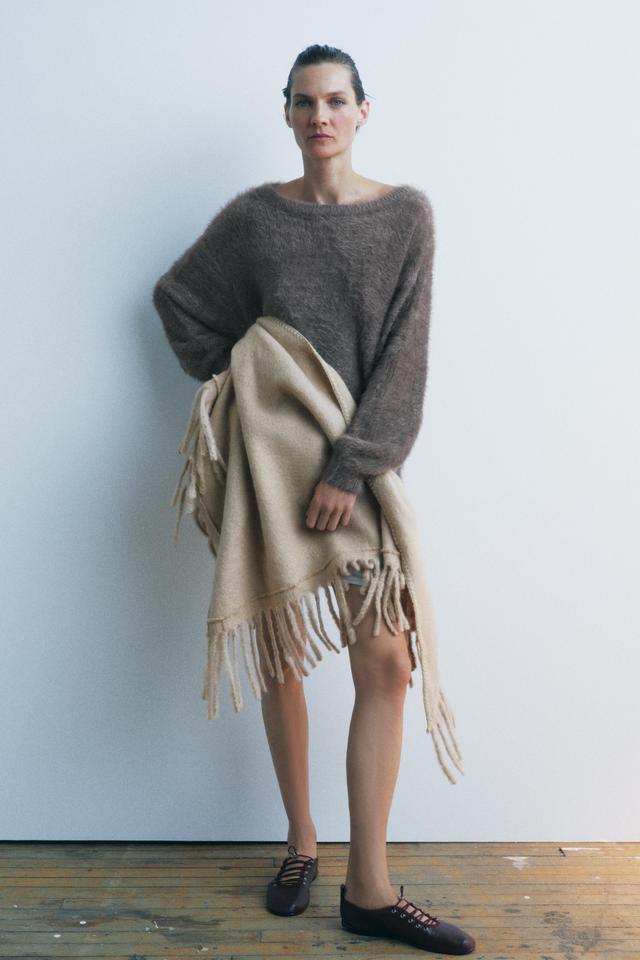 WOOL BLEND FRINGED SHAWL Product Image