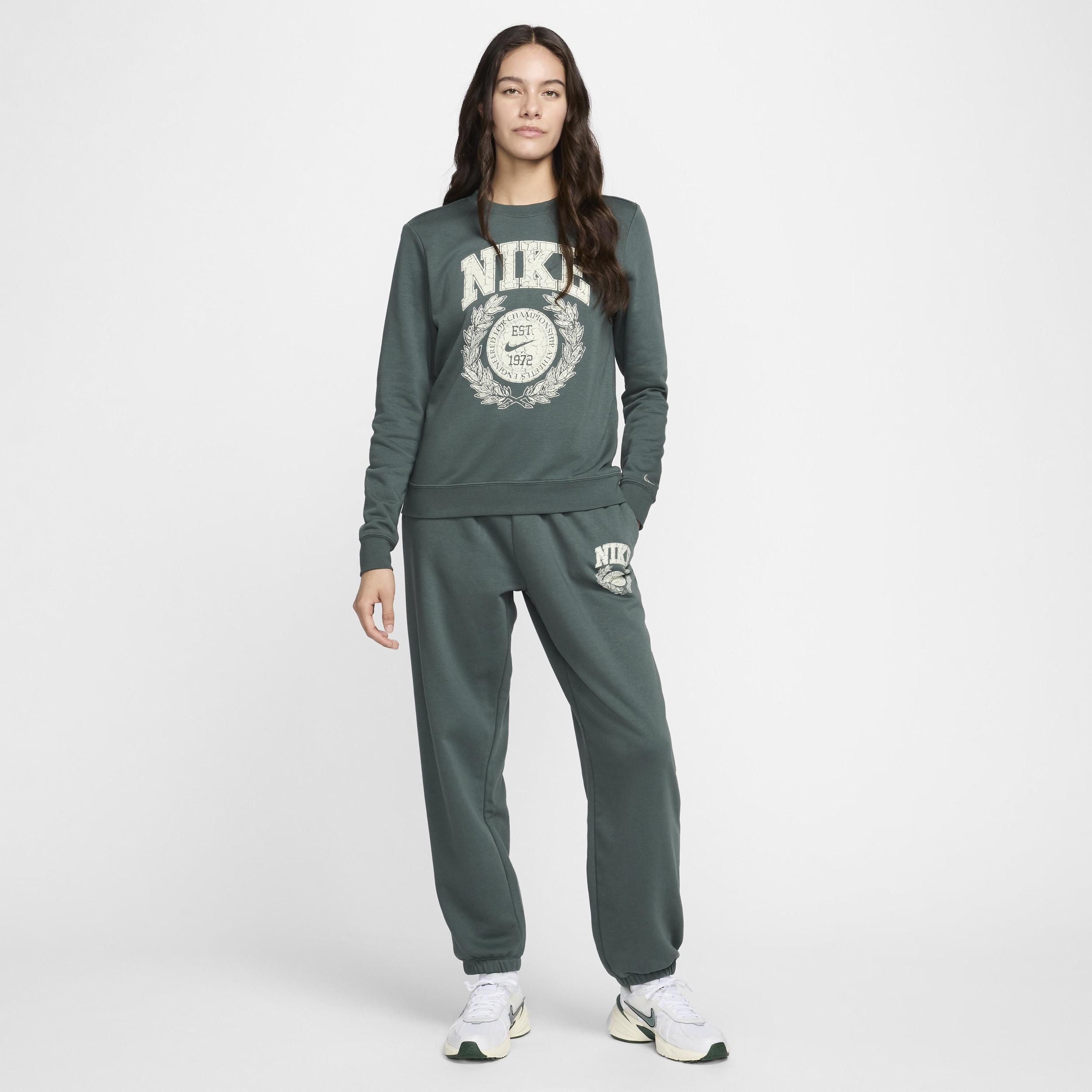 Nike Sportswear Club Fleece Women's Oversized Mid-Rise Sweatpants Product Image