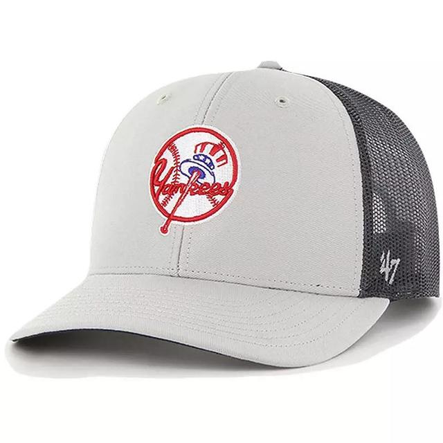 Mens 47 Gray New York Yankees Secondary Trucker Snapback Hat Product Image