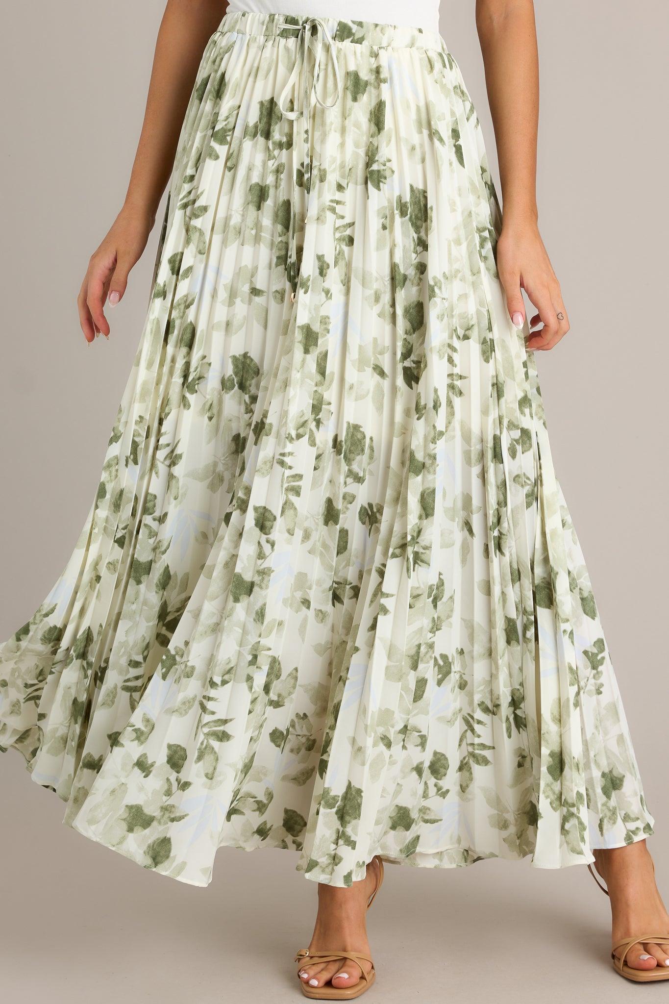 Verdant Garden Green Floral Pleated Maxi Skirt Product Image