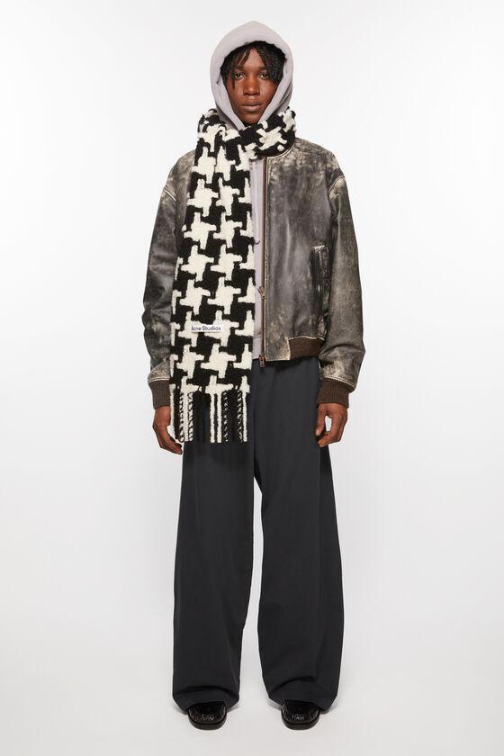 Houndstooth scarf Product Image