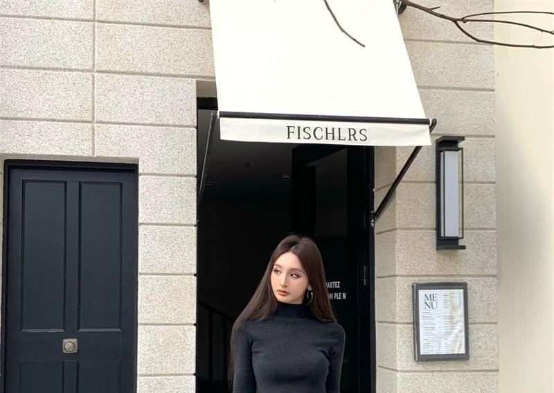 3/4-Sleeve High-Neck Crop T-Shirt / Wide-Leg Dress Pants Product Image