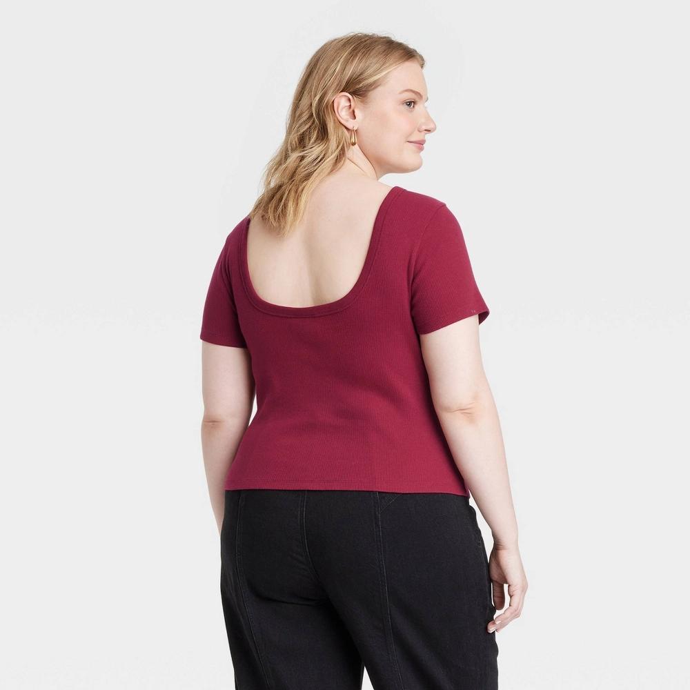 Womens Shrunken Short Sleeve Scoop Neck T-Shirt - Universal Thread Maroon 1X Product Image