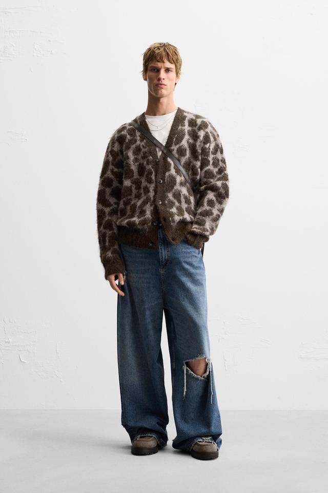 JACQUARD ANIMAL PRINT CARDIGAN Product Image