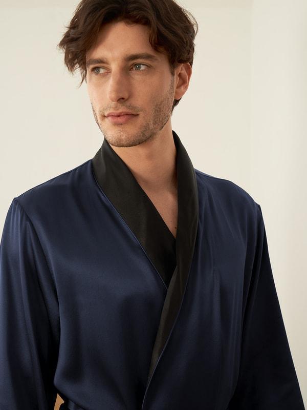 22 Momme Black Collar Silk Robe Product Image