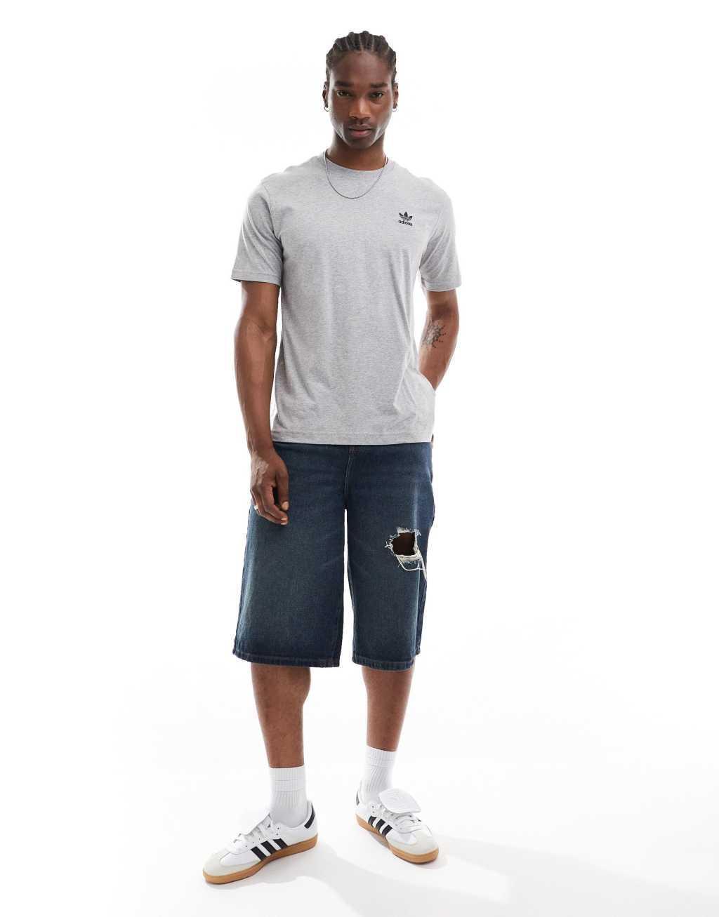 adidas Originals essential t-shirt in gray Product Image