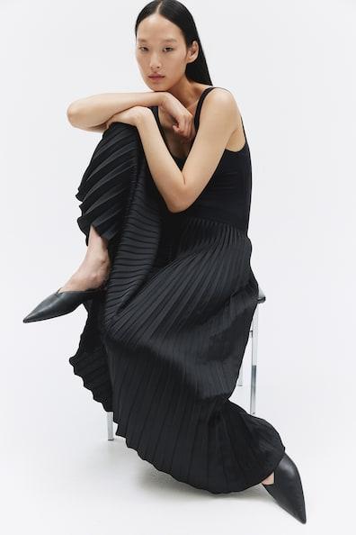 Pleated Skirt Product Image