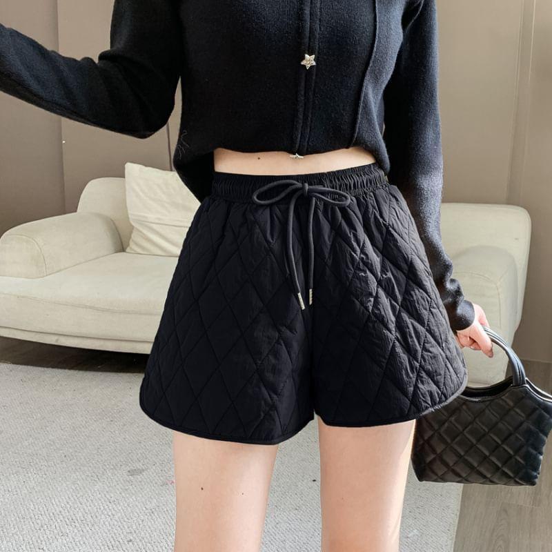 High Waist Plain Quilted Shorts Product Image