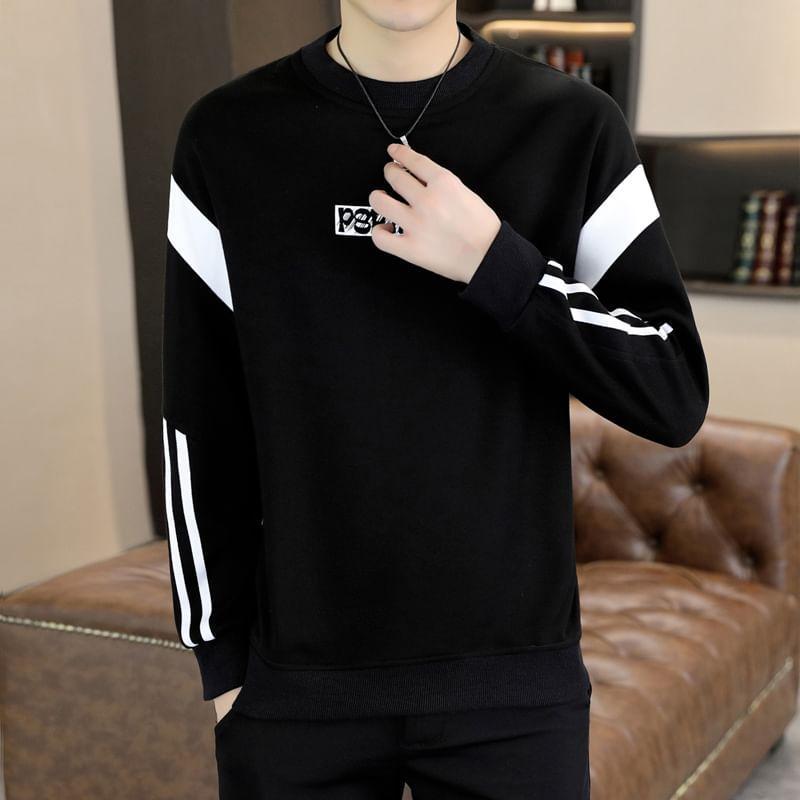 Long-Sleeve Crewneck Lettering T-Shirt Product Image