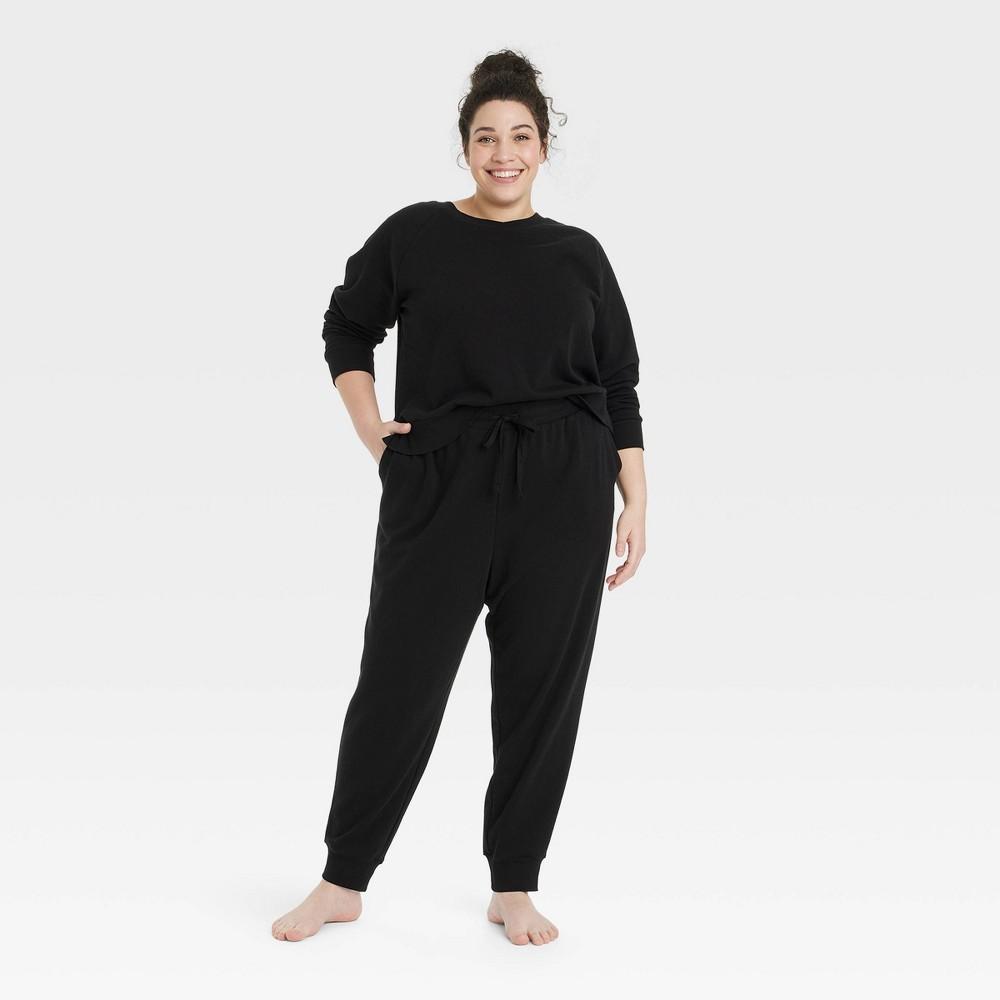 Women's Fleece Lounge Jogger Pants - Colsie™ Black M Product Image