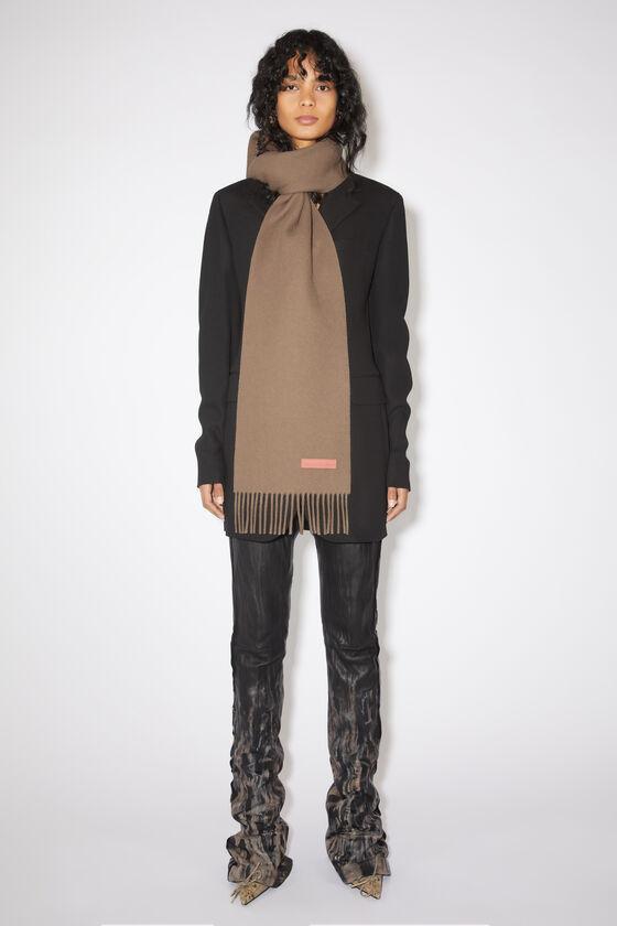 Wool scarf pink label - Narrow Product Image