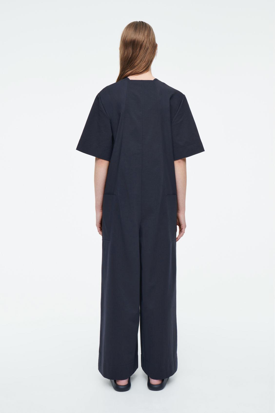 PANELED V-NECK JUMPSUIT Product Image