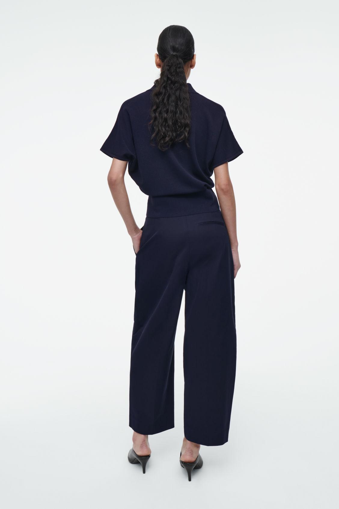 PLEATED BARREL-LEG COTTON PANTS Product Image