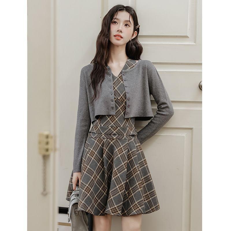 Set: Sleeveless V-Neck Plaid A-Line Dress + Melange Crop Cardigan Product Image