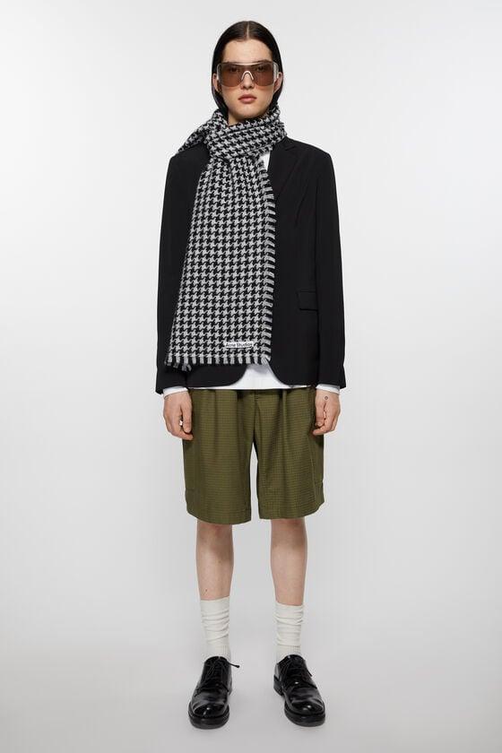 Houndstooth scarf Product Image