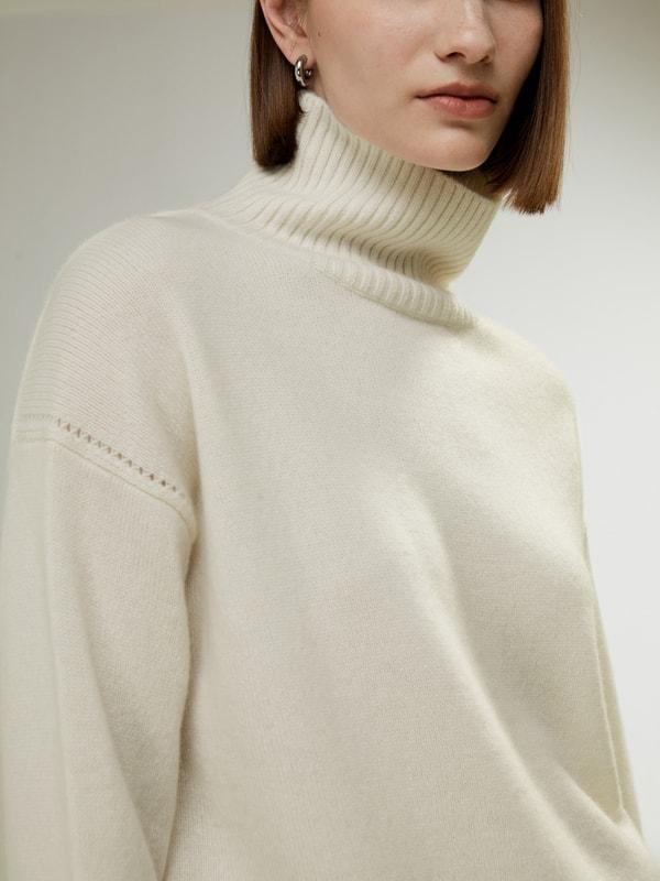 Turtleneck Relaxed-Fit Cashmere Sweater Product Image