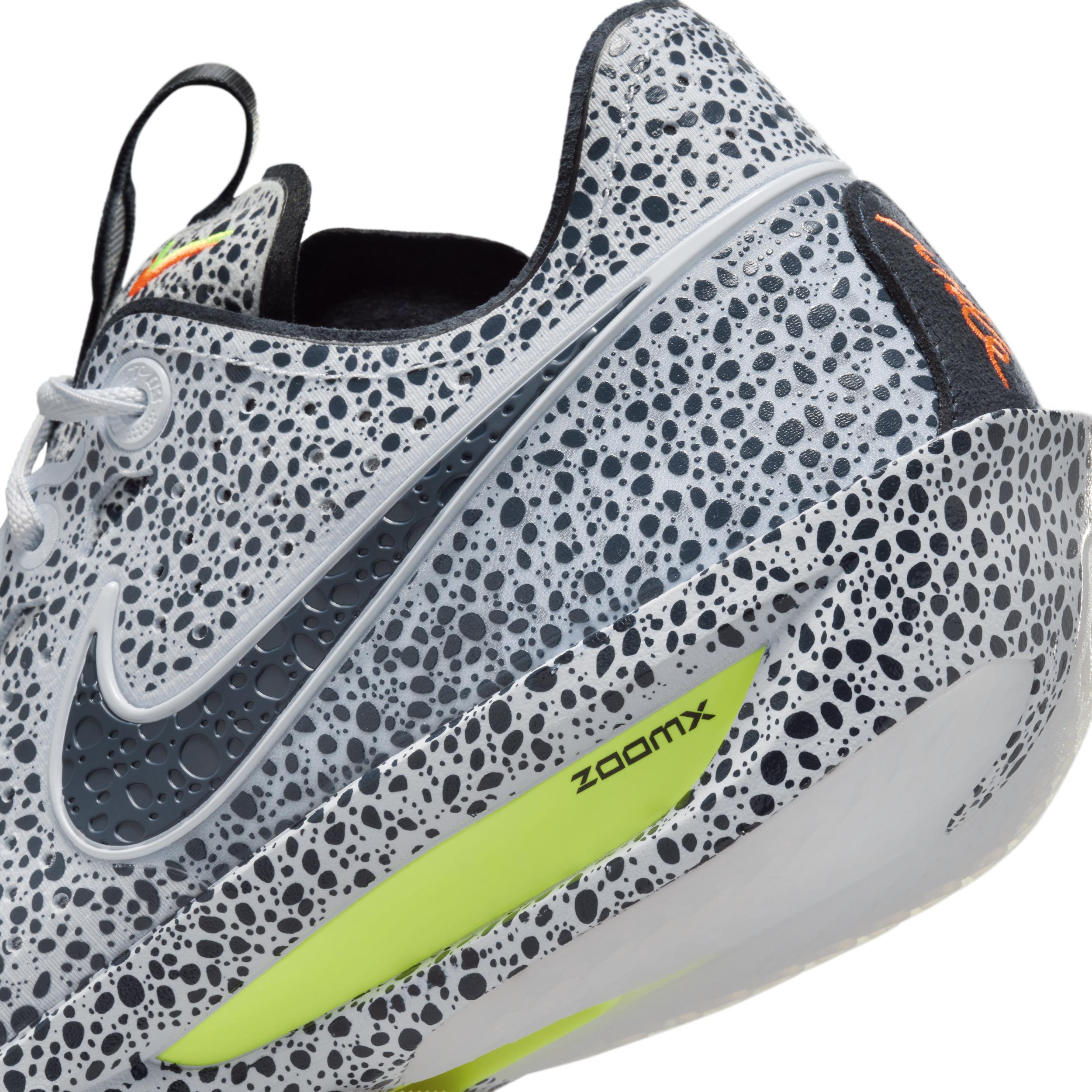 Nike Men's G.T. Cut 3 Electric Basketball Shoes Product Image