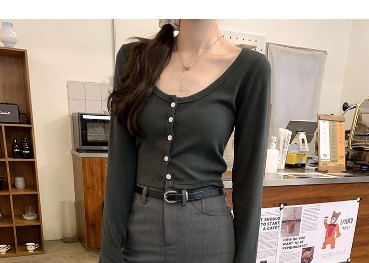 Long-Sleeve Scoop Neck Plain Button-Up Cropped Tee Product Image