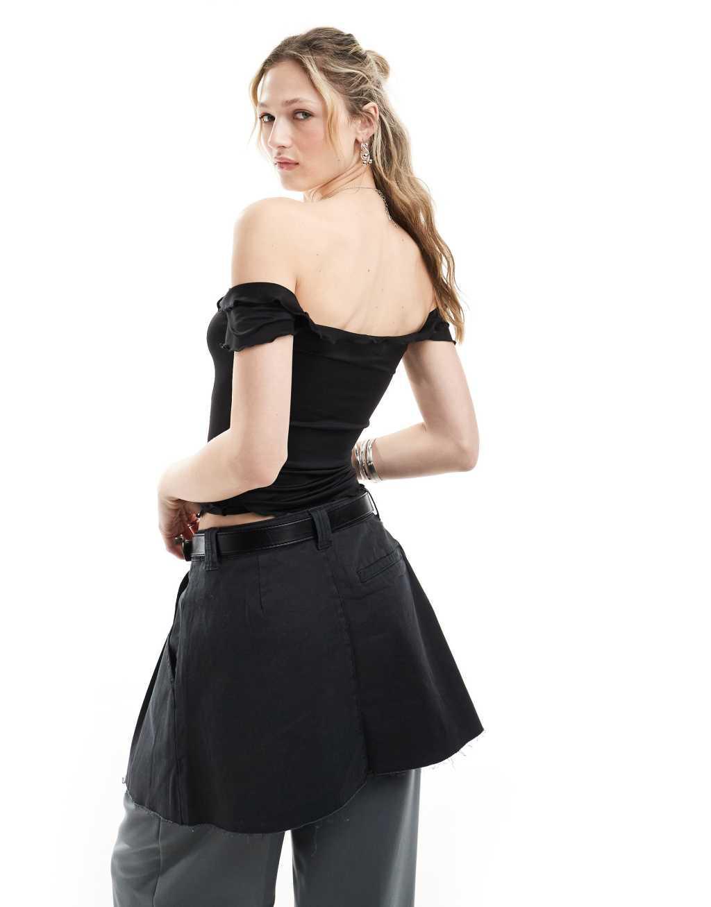 Monki off the shoulder top with lettuce edge and ruched sweetheart front in black Product Image