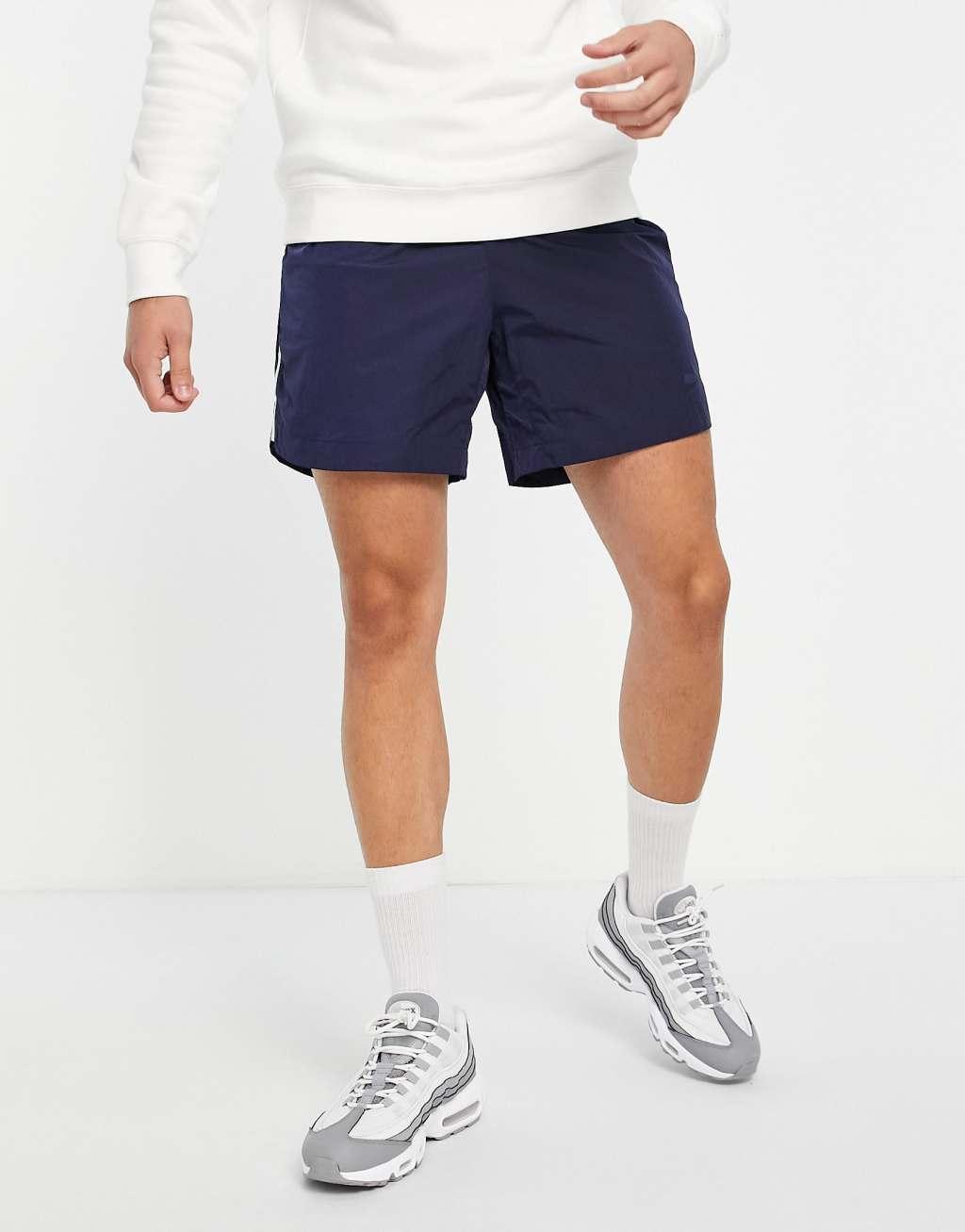 Nike Club crew neck sweat in navy Product Image