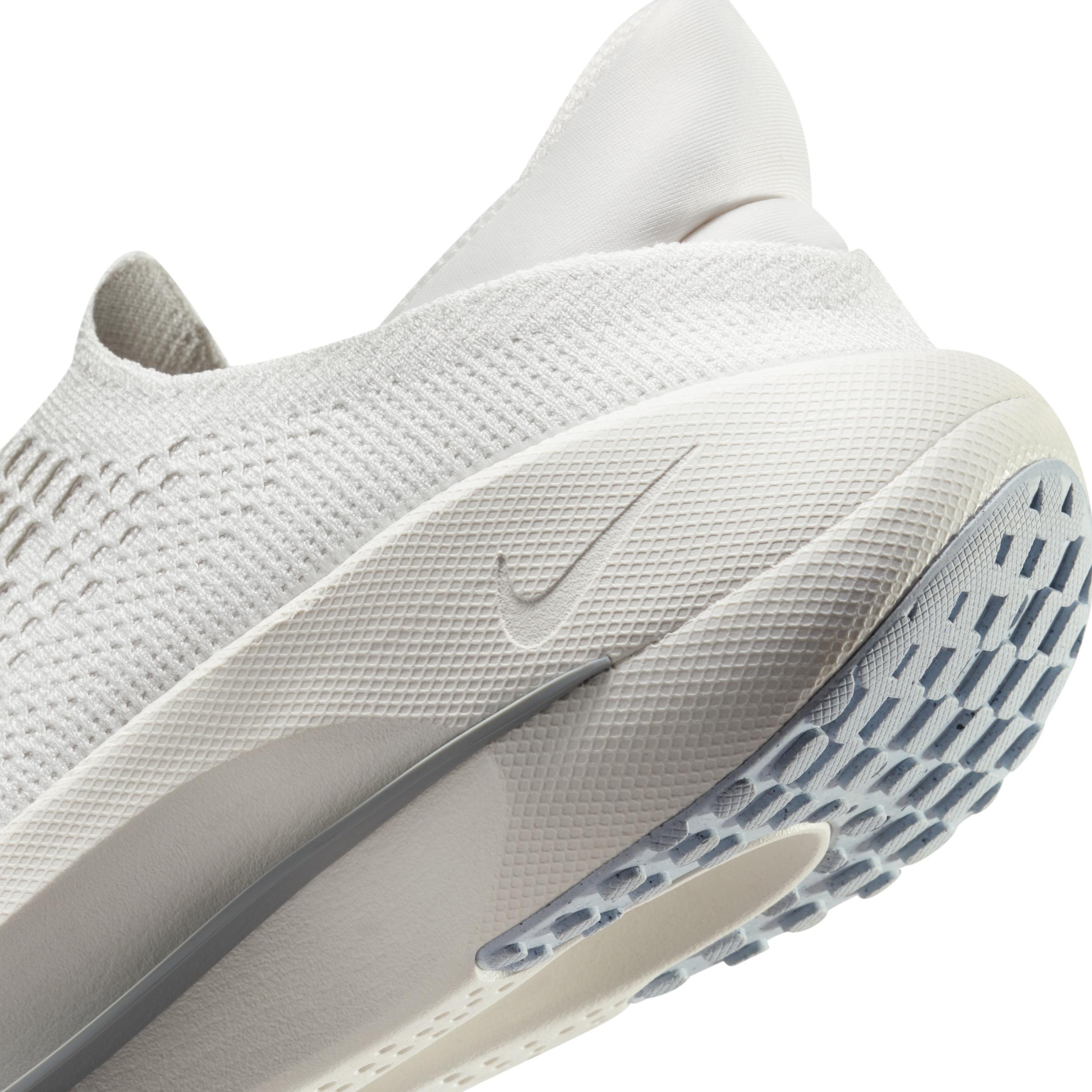 Nike Women's Reina EasyOn Shoes Product Image