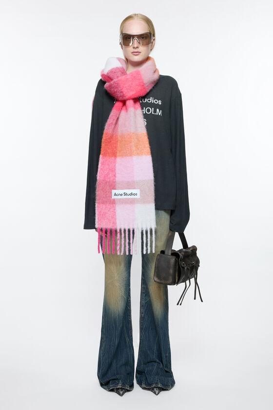 Mohair checked scarf Product Image