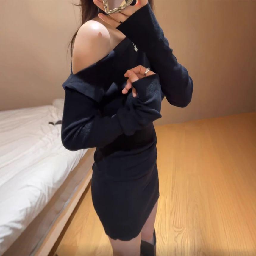 Long-Sleeve One-Shoulder Plain Mini Sheath Dress Product Image