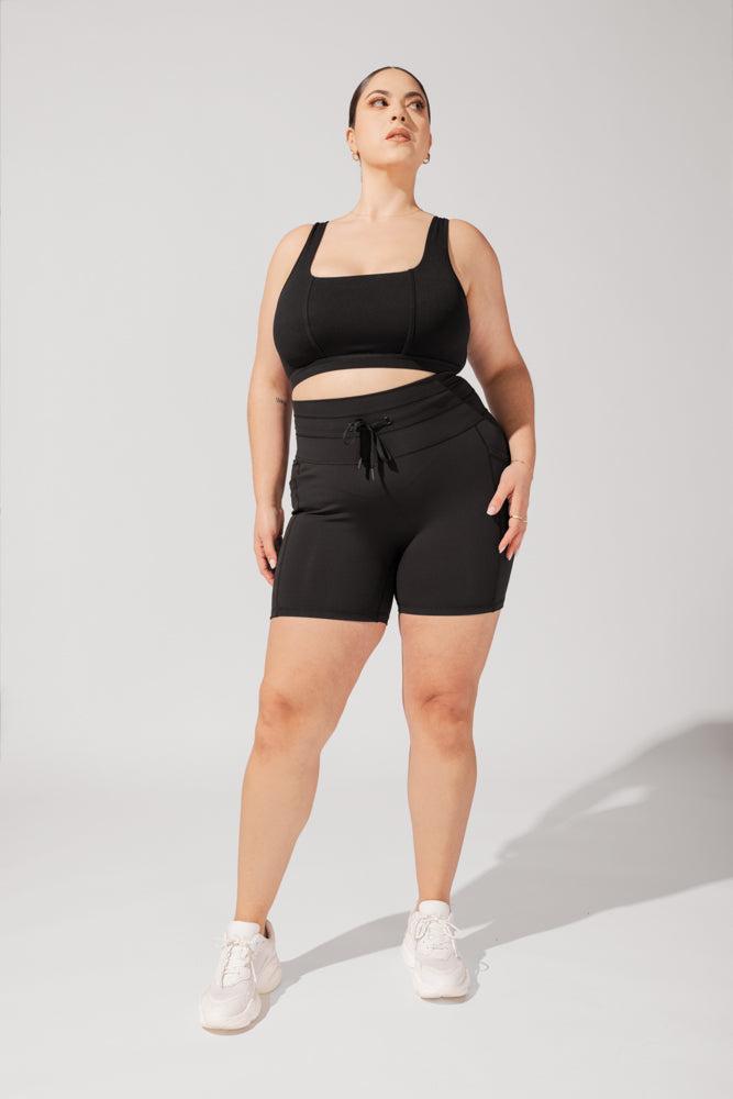 Cargo Booty Short - Black Product Image