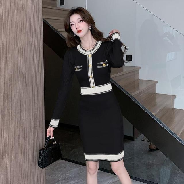 Long-Sleeve Crewneck Two Tone Knit Sheath Dress Product Image