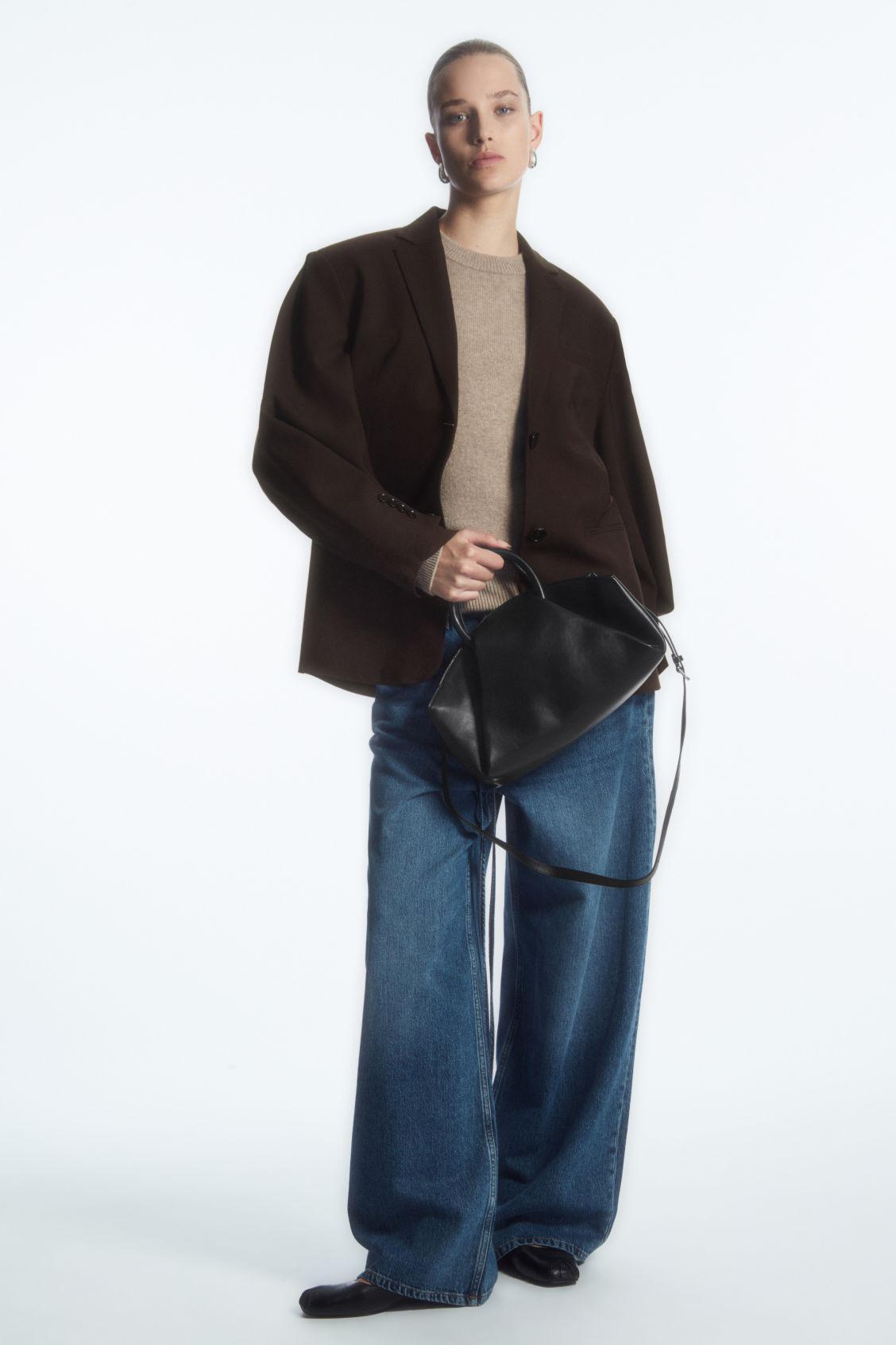 FOLD SHOULDER BAG - LEATHER Product Image