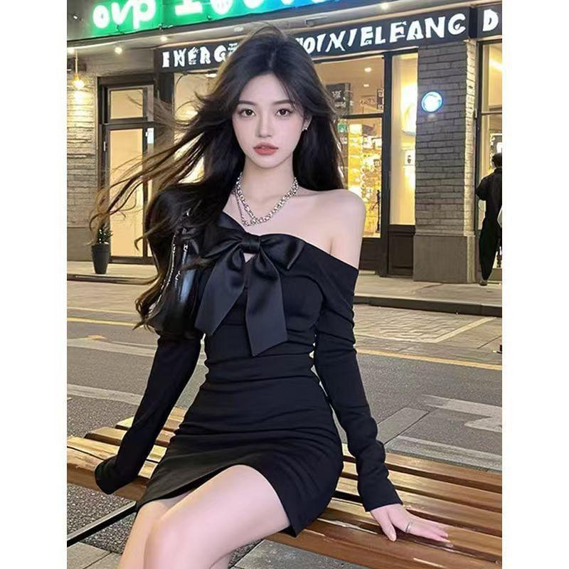 Long-Sleeve Off-Shoulder Plain Bow Accent Ruched Mini Bodycon Dress Product Image