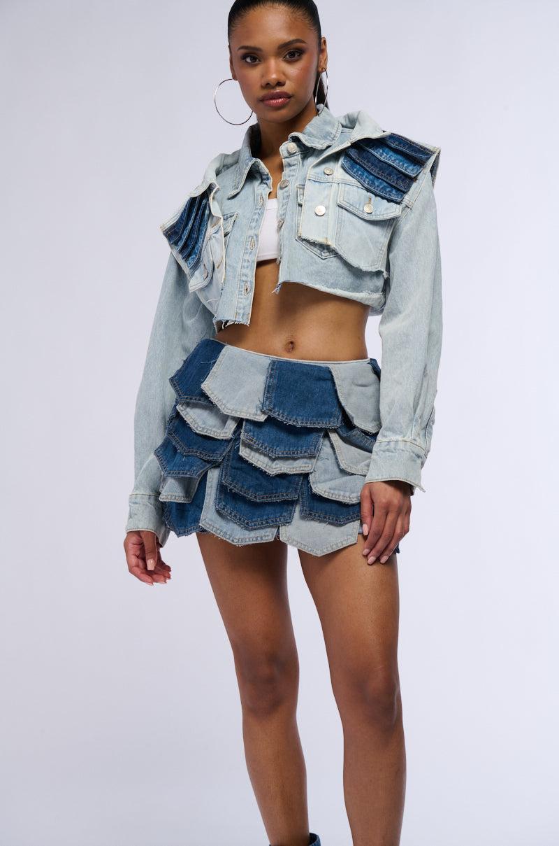 EVERYONE LOVES POCKETS DENIM CROP JACKET Product Image