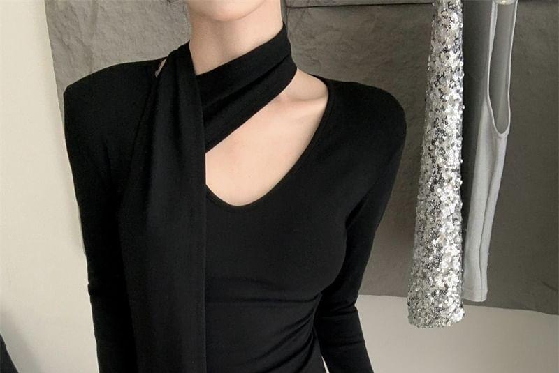 Long Sleeve V-Neck Plain Crop T-Shirt Product Image