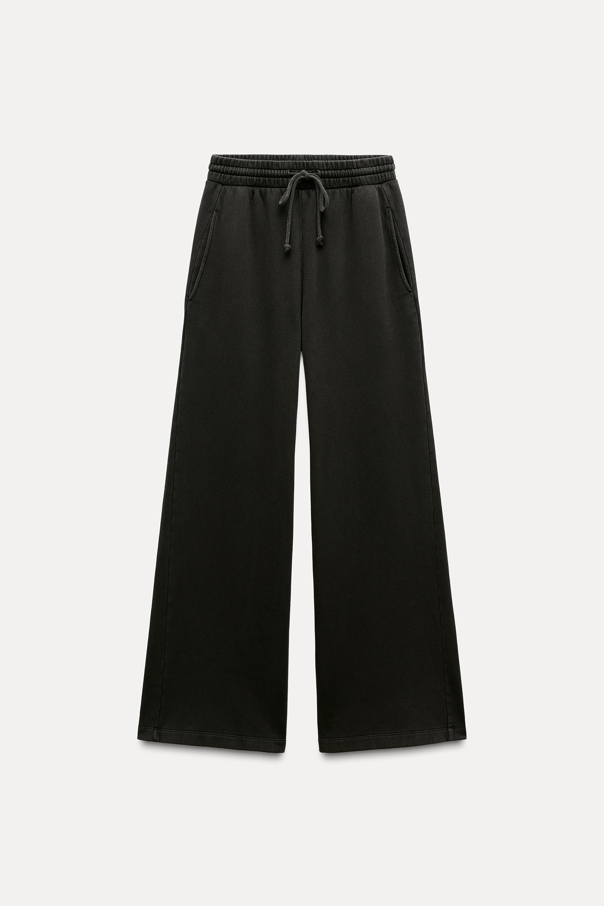 Pants made of a cotton blend. Mid waist and adjustable elastic drawstring waistband. Side pockets. Wide leg. Product Image