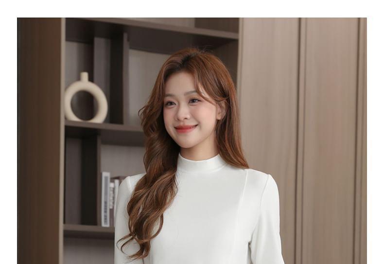 Long-Sleeve Mock Neck Plain Asymmetrical Slit Slim Fit Tee Product Image