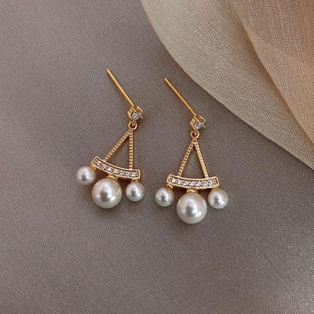 Rhinestone & Faux Pearl Triangle Drop Earring Product Image