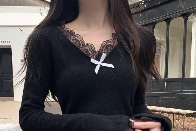 Long-Sleeve V-Neck Bow Lace Trim Knit Top Product Image