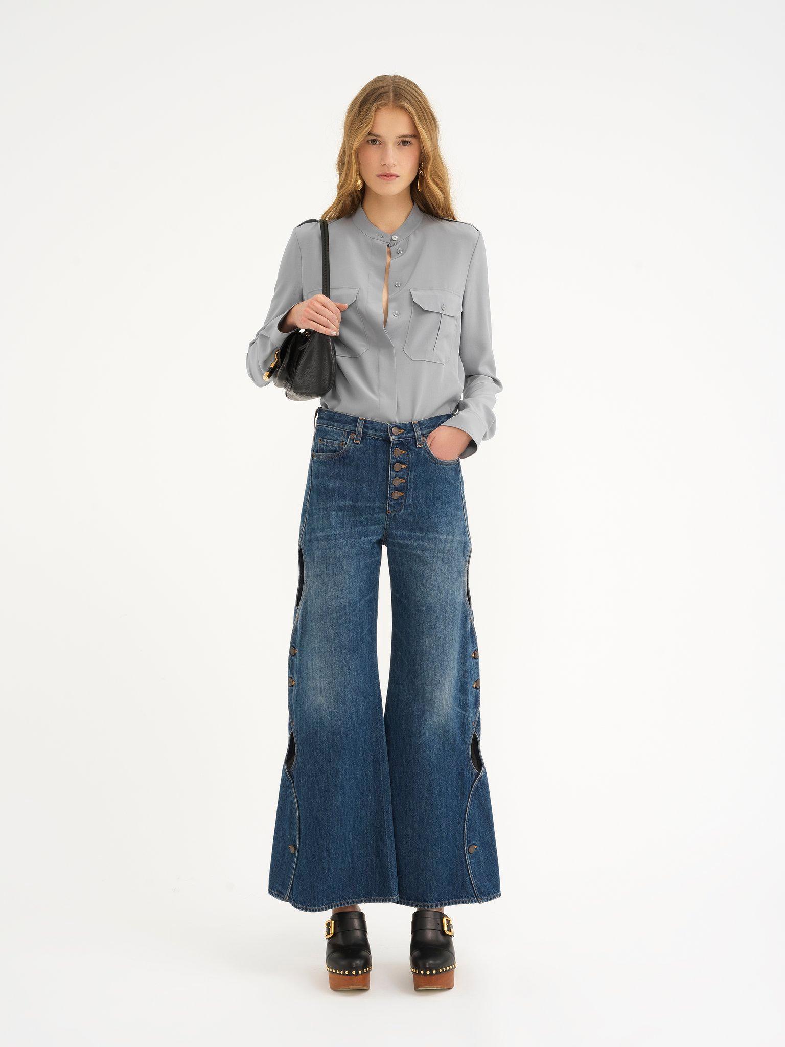 Cropped cut-out scallop jeans in denim Product Image