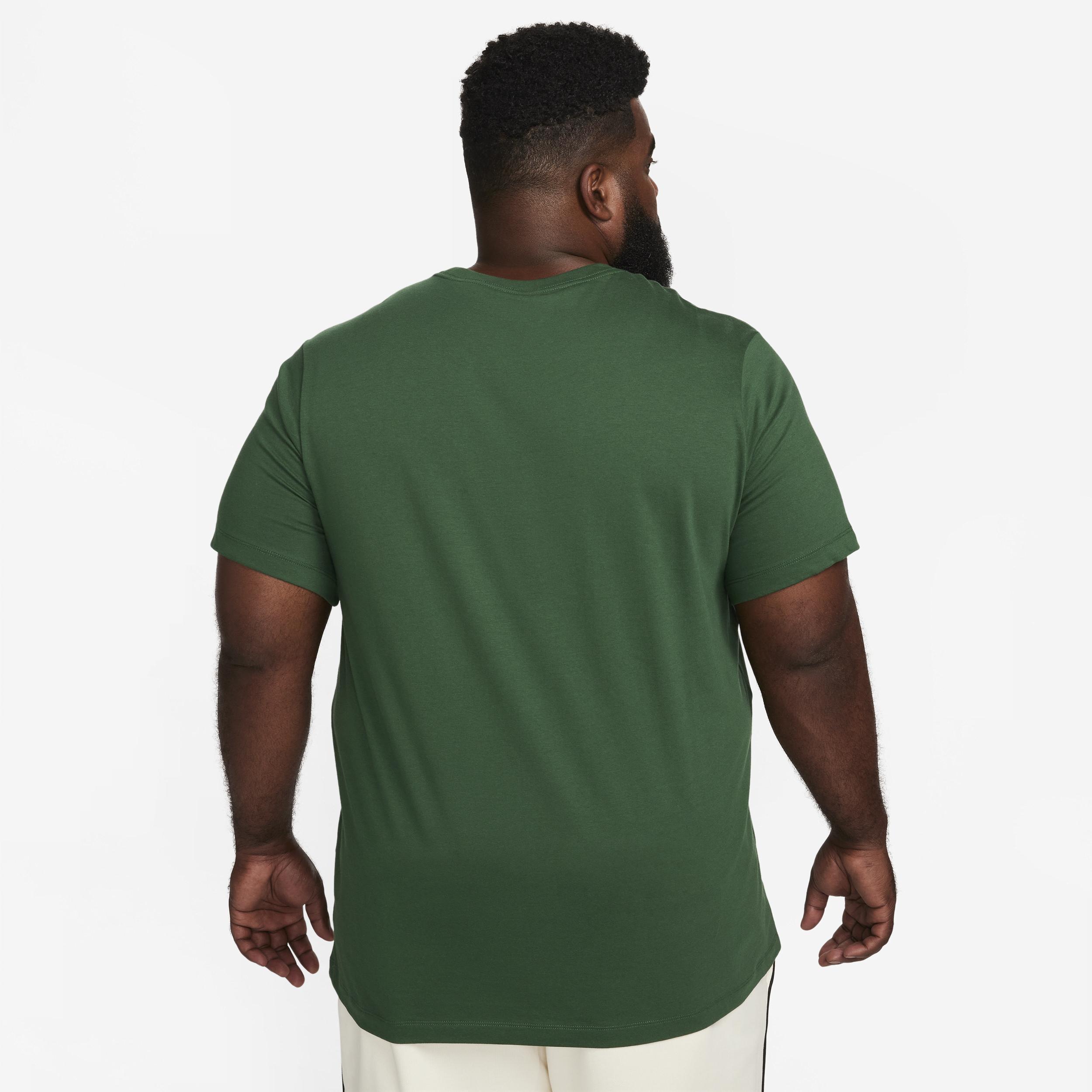 Men's Nike Sportswear Club T-Shirt Product Image