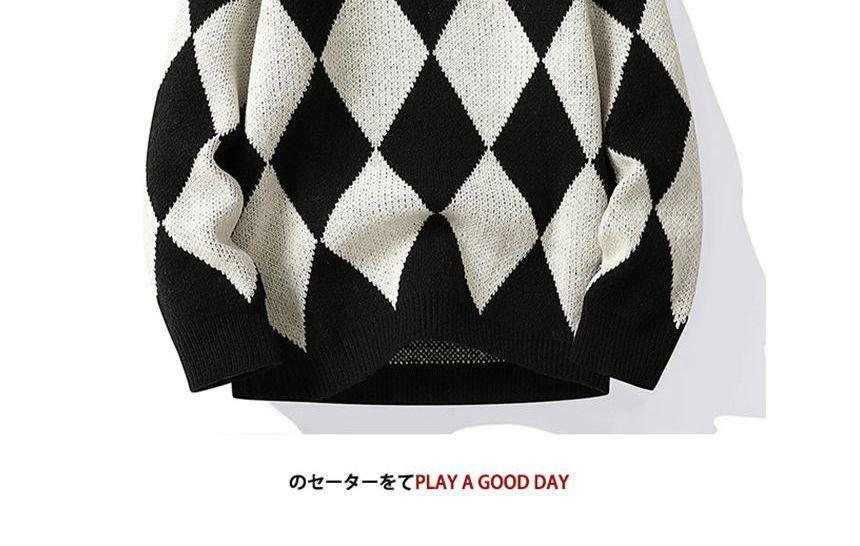 V-Neck Diamond Print Loose-Fit Sweater Product Image