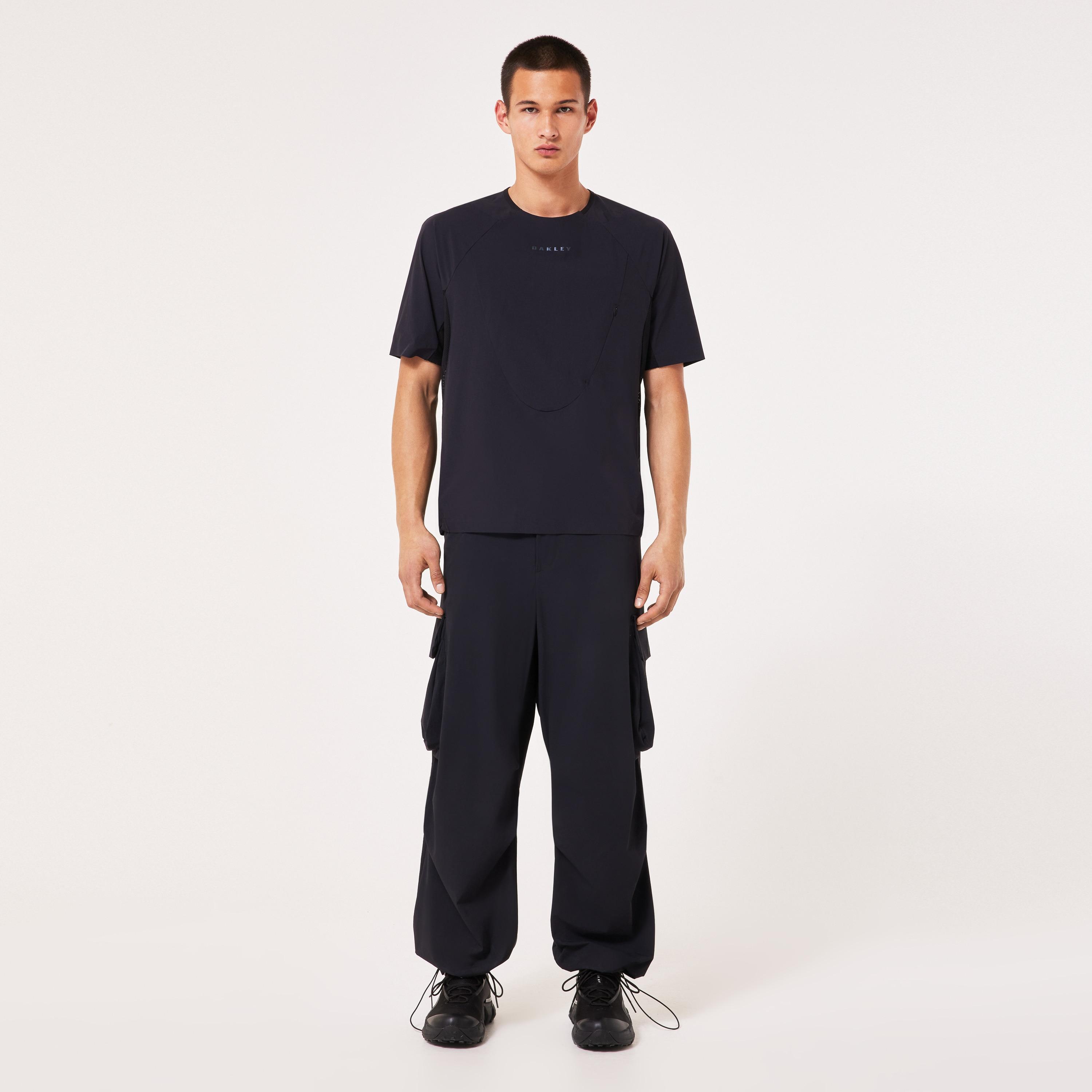 Oakley Latitude Flex Tech Tee - Blackout | Oakley® Product Image