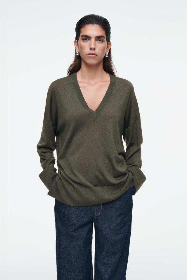 V-NECK MERINO WOOL JUMPER Product Image