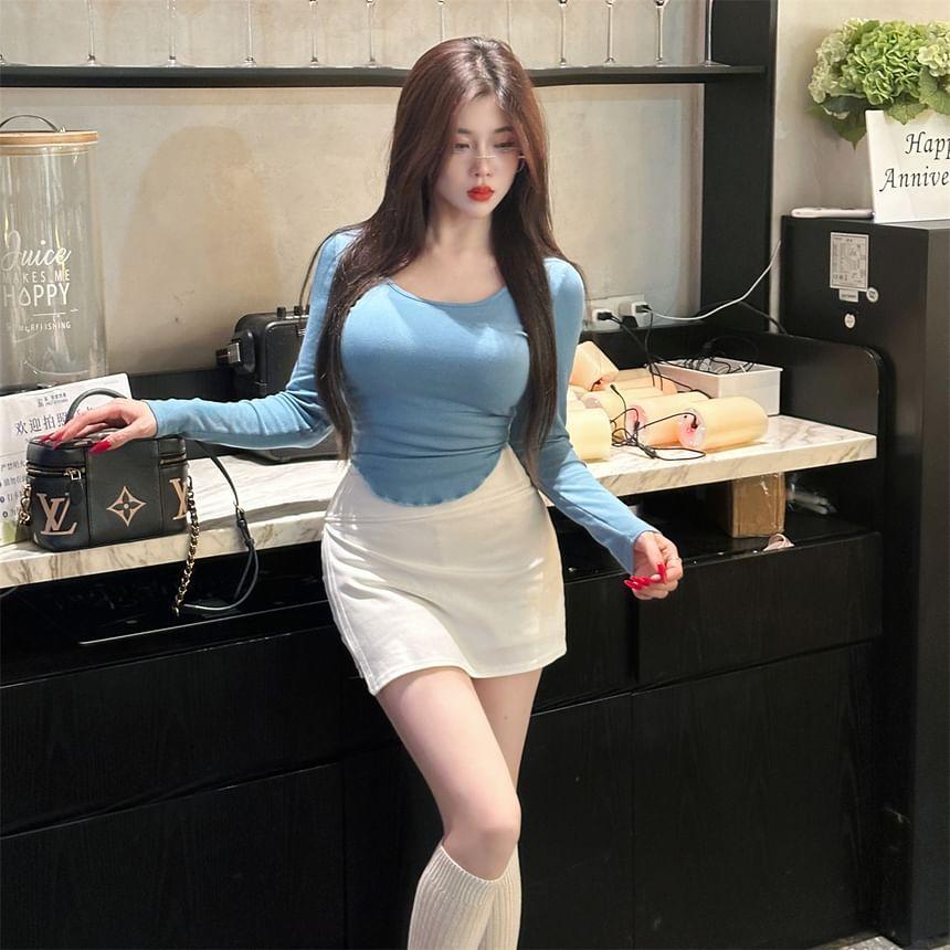 Long-Sleeve Scoop Neck Plain Scoop Hem Slim Fit T-Shirt / High Waist Slit Skort Product Image