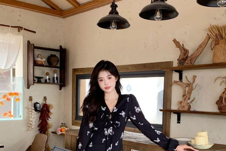 Puff-Sleeve V-Neck Butterfly Print Midi A-Line Dress Product Image