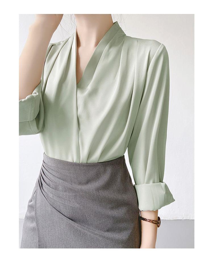 Long-Sleeve V-Neck Plain Shirt Product Image