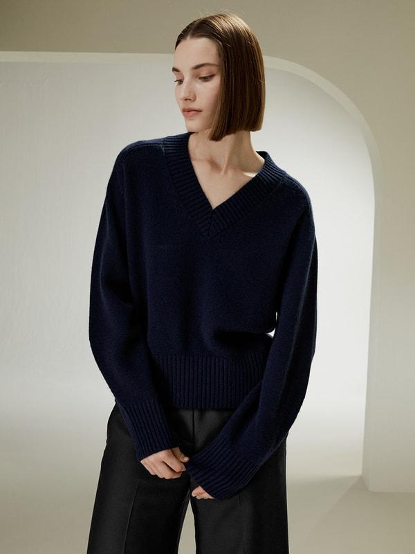 V-Neck Relaxed Fit Wool Cashmere Blend Sweater Product Image