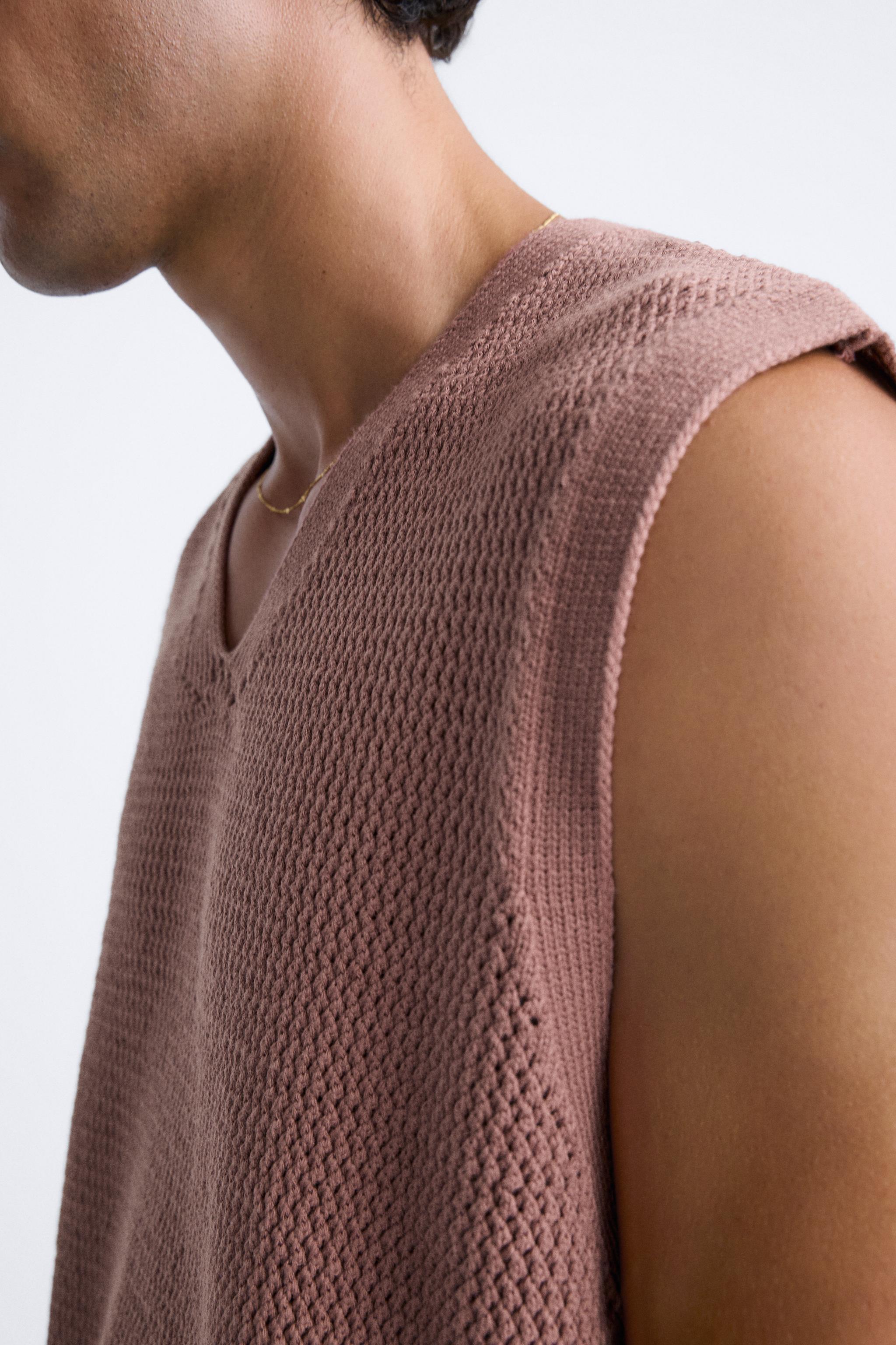 Knit vest in a cotton blend. Sleeveless with V-neckline. Rib trim. Product Image